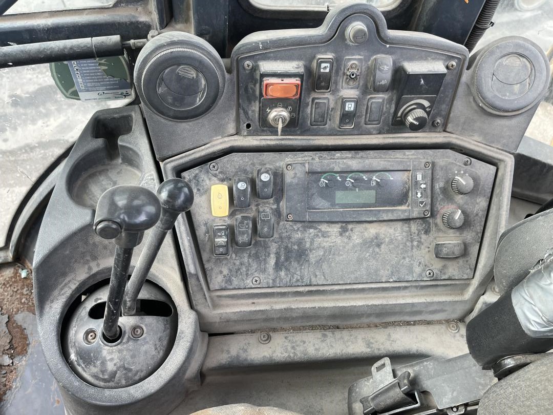 ./imagenes/INVOICE/2019/17339/RETROEXCAVADORA JOHN DEERE 410J (5).JPG